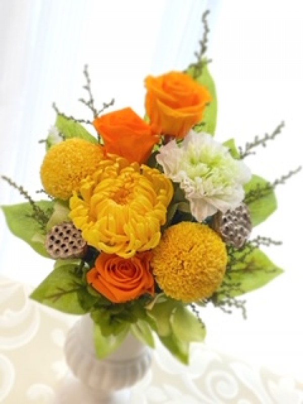 イエロー×オレンジの鮮やかなお色の仏花サムネイル