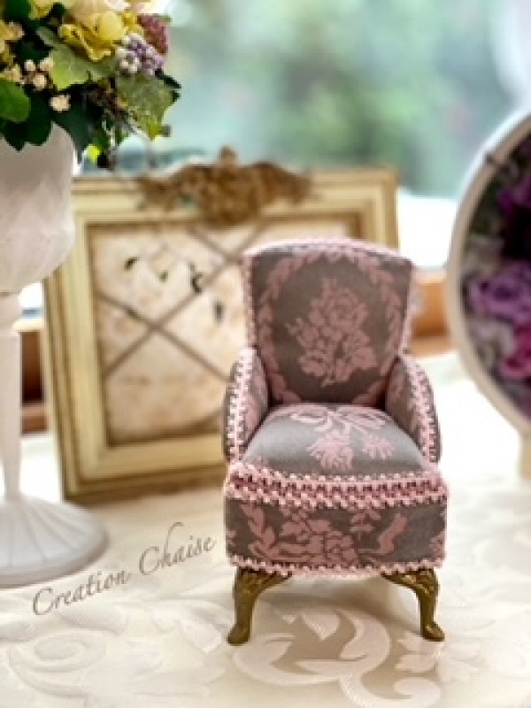 思いっきり可愛い仕上がりのミニチュアの椅子サムネイル