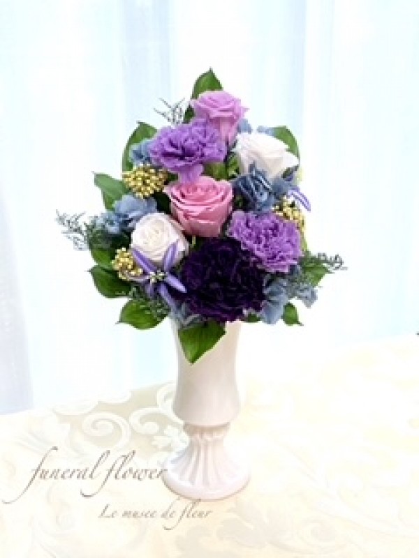仏花は紫系のお色が好まれます。サムネイル